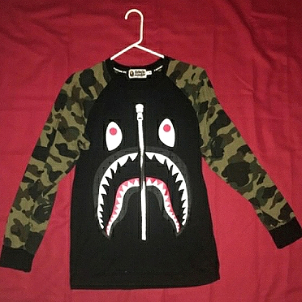 A bathing ape - Picture 1 of 4